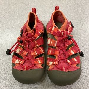 Keen Girls waterproof sandal Pink Size 4